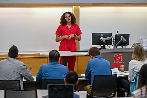 Management Students Serve Up Innovative Strategies to Supernovas