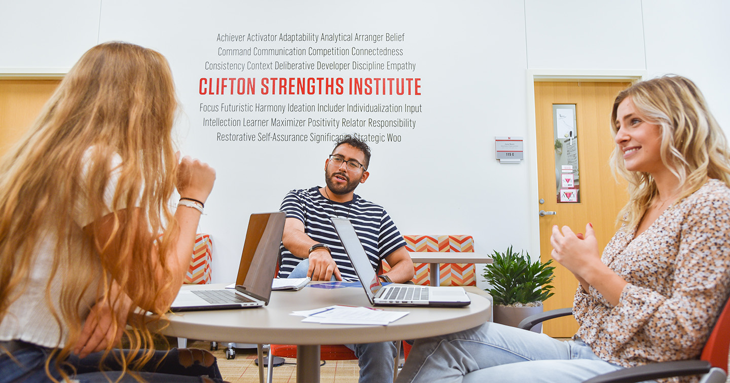 Institute Shares How to Advance Strengths for Colleges and Organizations